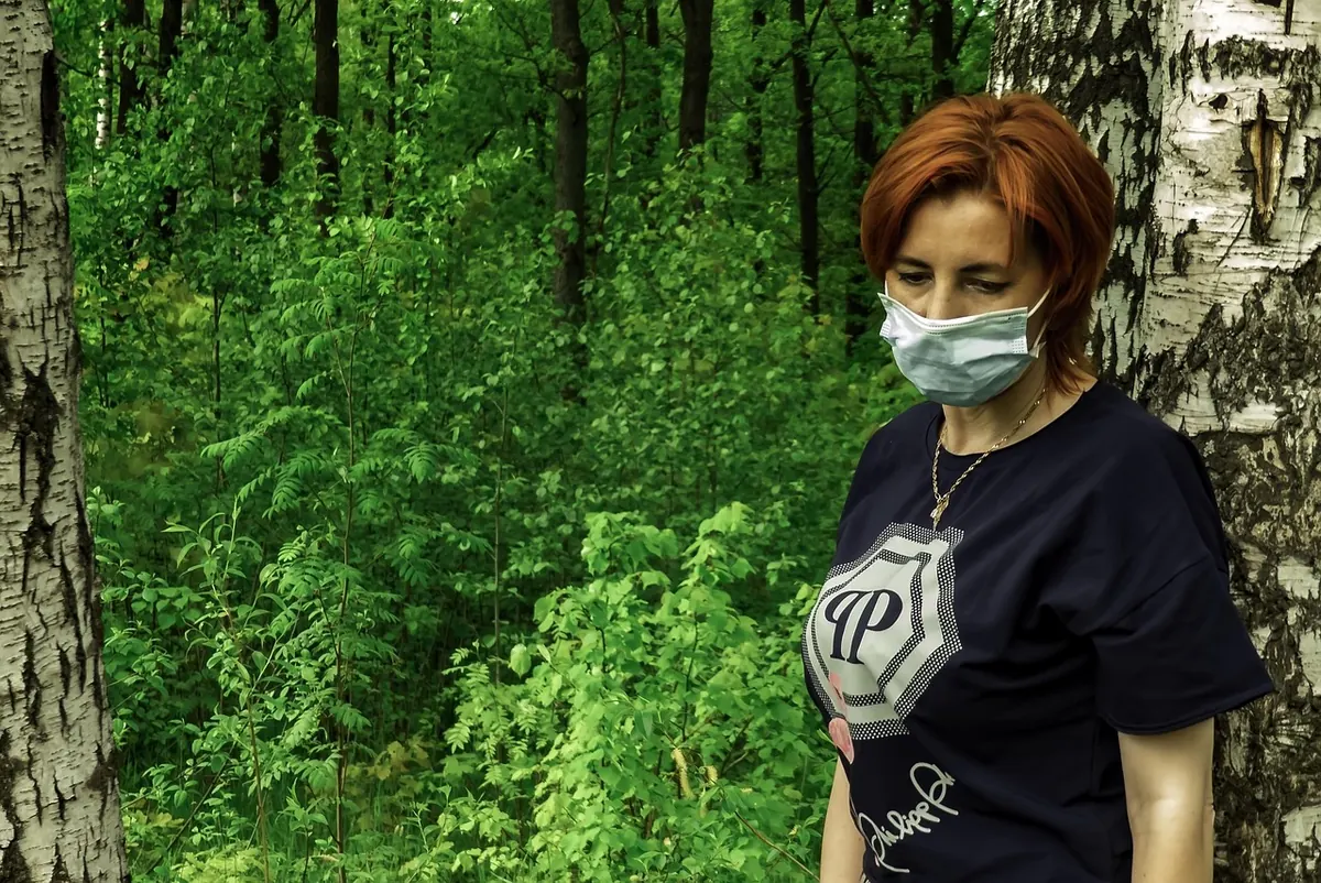 Larch and Phytophthora ramorum: Symptoms, Reporting and Biosecurity in the UK